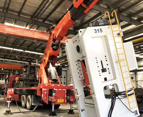 青田县附近随车吊出租，轻松解决运输难题