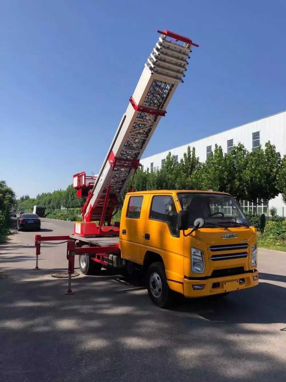 青田县附近的云梯车出租服务：轻松解决高空作业需求