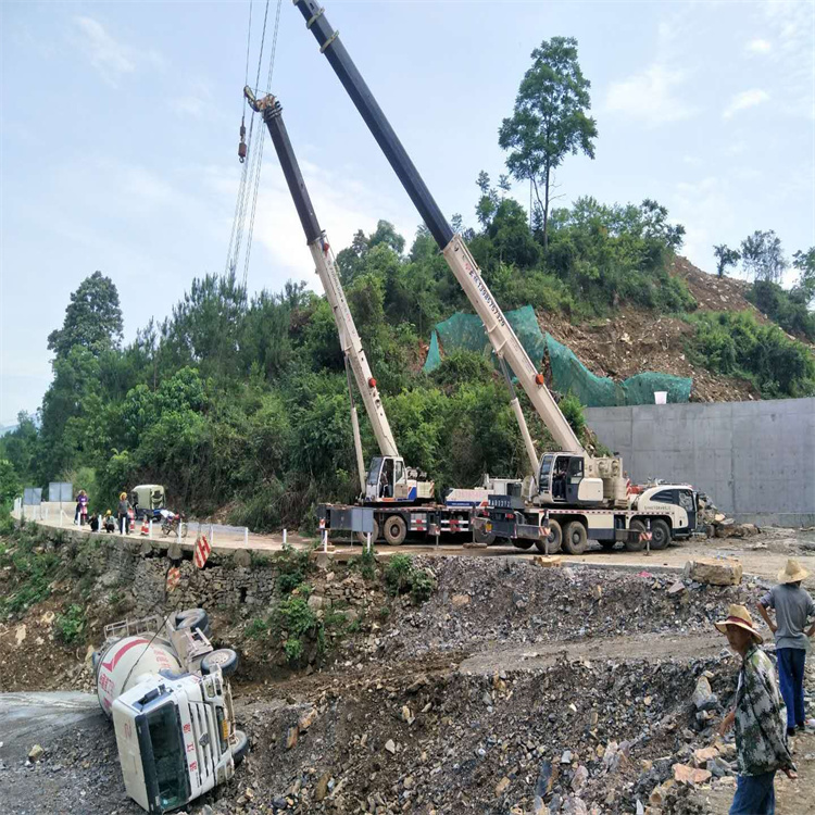 青田县汽车掉沟里叫吊车救援要多少钱